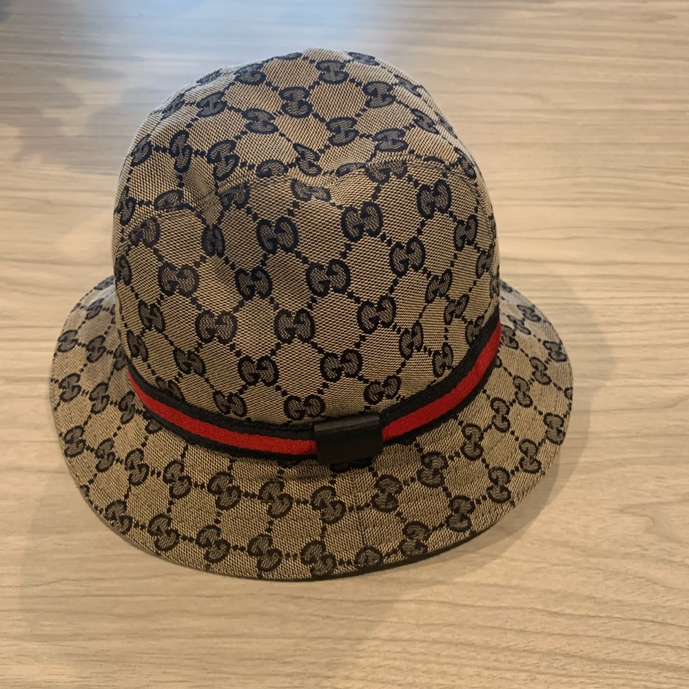 Boys Gucci logo hat size M.